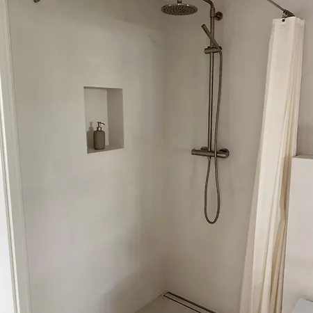 Helles 1-raum Mit Eigenem Bad & Terasse