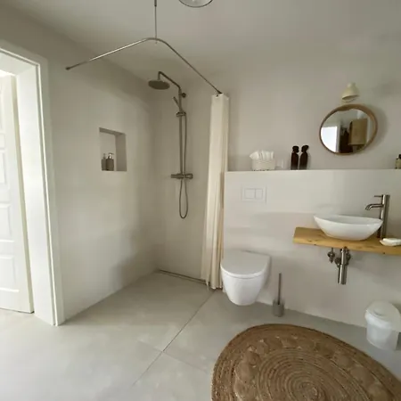 Helles 1-raum Mit Eigenem Bad & Terasse